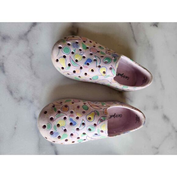 Cat & Jack Other - Cat & Jack girls size 8 slip on outdoor fruit pastel purple water shoes